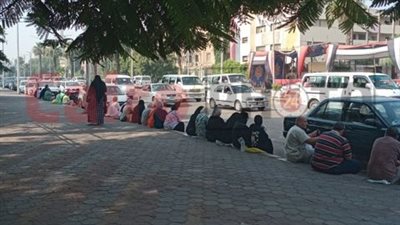 القلوب خارج اللجنة والأمل معقود على الورقة الأخيرة.. مشاهد وداع آخر امتحانات الثانوية العامة 