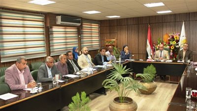 محافظ أسيوط: خطة علمية للتعامل الآمن مع الكلاب الضالة حفاظًا على الصحة العامة والبيئة