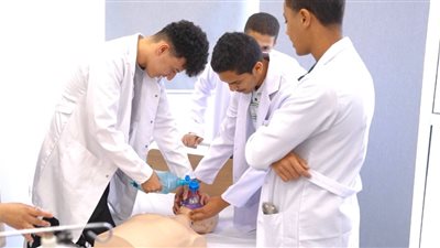 جامعة باديا تستقبل خبراء من جامعة تكساس لتدريب طلابها في الطب البشري والعلاج الطبيعي