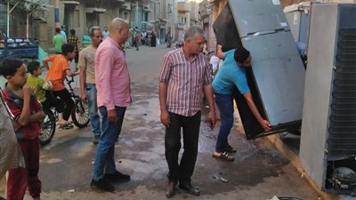 نواب مجلس مدينة طهطا يتابعون تطبيق قرارات غلق المحال التجارية في سوهاج 