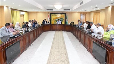 محافظ الفيوم: بصدد إنهاء موافقات إنشاء مصنع يوفر 3000 فرصة عمل جديدة 