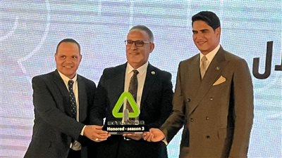 عميد هندسة الأزهر يفوز بجائزة دعم رواد الأعمال وتطوير الابتكار والشركات الناشئة على مستوى الجمهورية