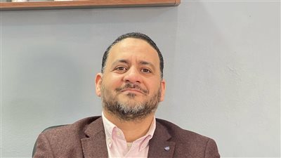 طبيب يكشف تفاصيل تعرضه لابتزاز من أسرة مريض نفسي: حضر منفردا وأسرته تبتزني لدفع أموال