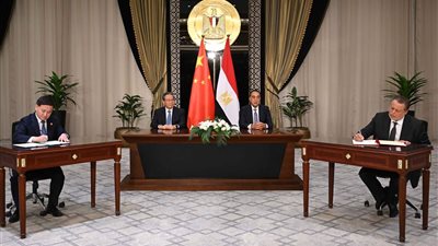 مدبولي ورئيس مجلس الدولة الصيني يشهدان مراسم توقيع مجموعة وثائق لتعزيز التعاون المشترك بين البلدين