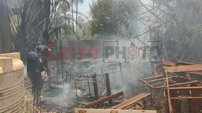 بسبب سيجارة.. ننشر صور اشتعال النيران في عدد من المقاعد المدرسية بقنا