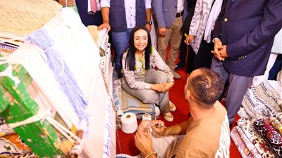 افترشت الأرض لسماعه.. عارض ديارنا يكشف كواليس حواره مع وزيرة التضامن: قالتلي إحنا وراكم وهندعمكم