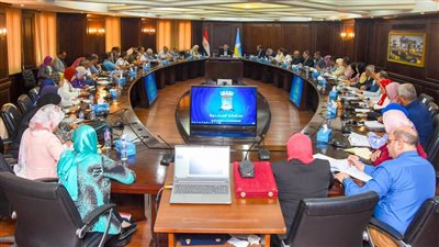 انتظام النقل العام وردع المخالفات التموينية.. أبرز توصيات محافظ الإسكندرية خلال اجتماعه التنسيقي