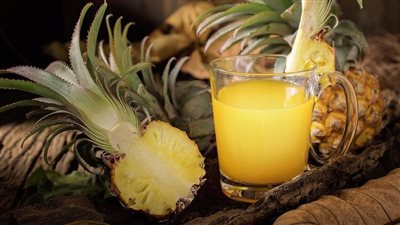 طريقة عمل عصير أناناس بجوز الهند.. مشروب لذيذ ورائع