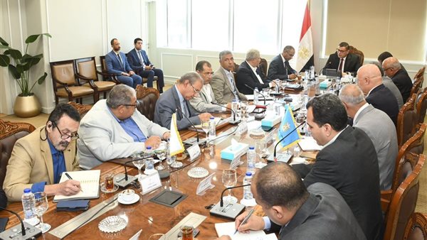 خلال الاجتماع