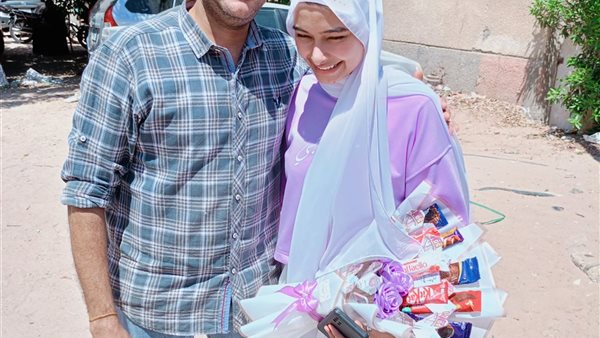 بالورود الباء ينتظرون