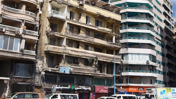 عقار آيل للسقوط 