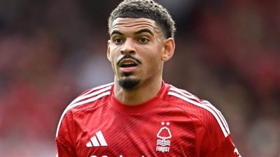 نوتنجهام فورست يتهم توتنهام بانتهاك قانوني في صفقة جيبس وايت ويهدد بالتصعيد