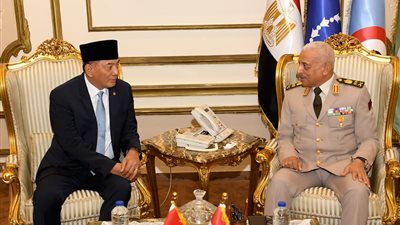 وزير الدفاع يلتقي نظيره الإندونيسي لبحث التعاون العسكري في العديد من المجالات