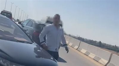 كان يسير عكس الاتجاه.. الأمن يفحص فيديو اعتداء مواطن على آخر أعلى الطريق الدائري