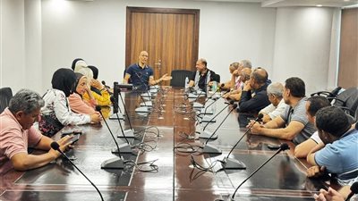 رئيس جهاز مدينة القاهرة الجديدة يلتقي سكان عدد من المشروعات السكنية لبحث شكواهم