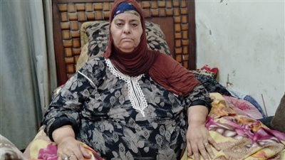 مأساة إنسانية.. الحاجة آمنة تعاني السمنة المفرطة منذ 7 سنوات بالمنوفية: نفسي أقف على رجلي