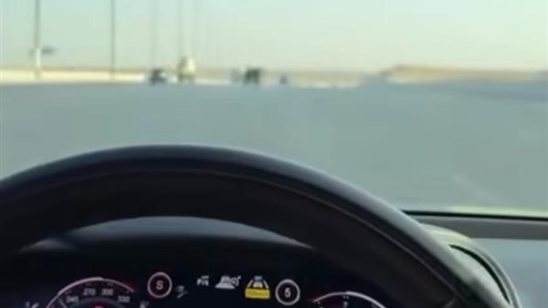 عداد سرعة سيارة البلوجر