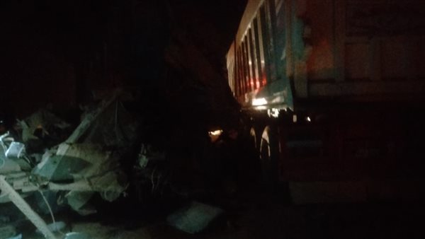 تصادم سيارتين تريلا