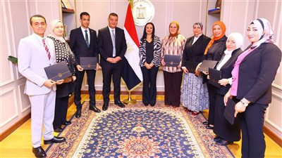 وزيرة التضامن تكرم الإدارة العامة للاتصال السياسي والشؤون البرلمانية