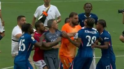 اشتباكات بالأيدي بين لاعبي باريس سان جيرمان وتشيلسي بعد نهائي مونديال الأندية