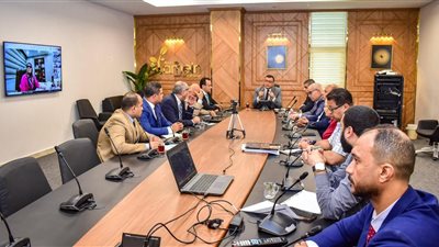 وزير الإسكان يصدر توجيهات بصيانة الطرق وتطبيق معايير السلامة والصحة المهنية للحد من الحوادث