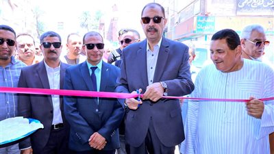 محافظ سوهاج يفتتح سوق اليوم الواحد بجهينة.. ويوجه بتخفيض الأسعار