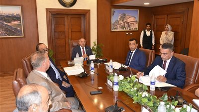 بورسعيد × 24 ساعة | زيارة رسمية من سفير اليونان.. ومتابعة أعمال استاد المصري.. وتمليك المصانع الجادة| صور 