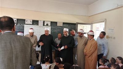 رئيس قطاع المعاهد الأزهرية يتفقد النشاط الصيفي لتحفيظ القرآن الكريم بمعهد العارف بسوهاج