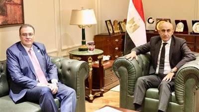 وزير التعليم يشيد بمقترح رئيس التنظيم والإدارة لإعداد قوائم انتظار للناجحين في الامتحان الإلكتروني