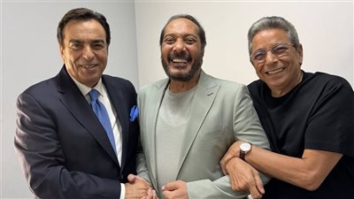 لقطات عفوية تجمع محمود سعد والحجار وجورج قرداحي في كواليس تصوير حلقة جديدة من كامل العدد
