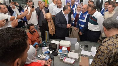 محافظ أسيوط يطلق فعاليات الحملة القومية 100 يوم صحة من أمام ديوان عام المحافظة 