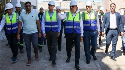 وزير قطاع الأعمال يناقش موقف المشروعات الاستثمارية والتوسعية لشركة مصر للكيماويات بالإسكندرية