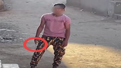 ضبط عاطل هدد أسرة بسلاح أبيض بعد تداول فيديو الواقعة على مواقع التواصل بالفيوم