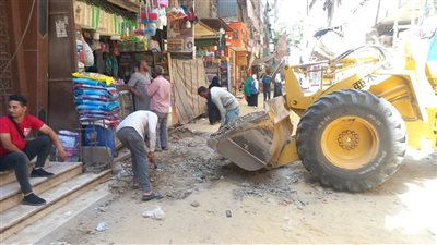  رئيس حي البساتين: بدء أعمال تطوير شارع بين المزارع استعدادًا لتركيب الإنترلوك| صور