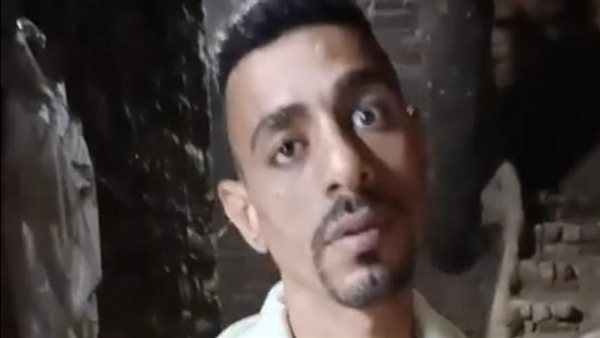 نجل صاحب المنزل المنهار