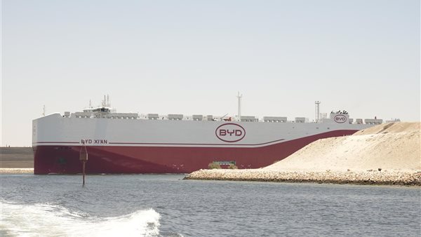 عبور حاملة السيارات