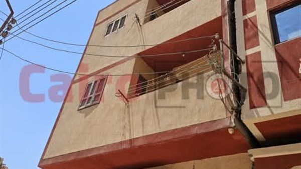 عقارين آيلين للسقوط