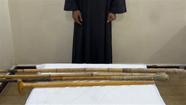 حرامي العكازات في