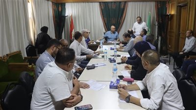 محافظ القليوبية يلتقي المواطنين في القناطر الخيرية لحل مشكلاتهم