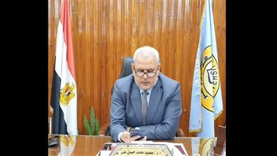 عميد أصول الدين بالأزهر يهنئ الثاني على الفرقة الثالثة.. والطالب: تحققت دعوة عرفة ووالدي قالي شفتلك رؤية حلوة