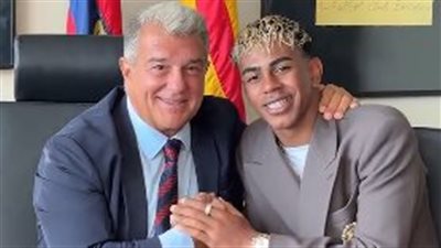 رسميًا.. لامين يامال يوقع على عقود تمديد عقده مع برشلونة حتى 2031