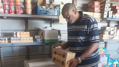 تحرير محاضر تموينية ومصادرة سلع مجهولة المصدر بمركز ناصر في بني سويف