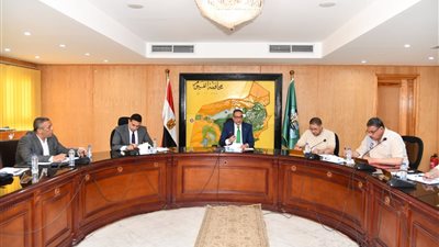 محافظ الفيوم يؤكد على تسريع عمل لجان تقنين أراضي أملاك الدولة للانتهاء في أقرب وقت