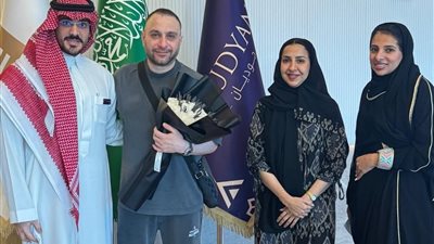 بالورود.. استقبال حسام حبيب في السعودية استعدادا لأول حفلاته بموسم جدة