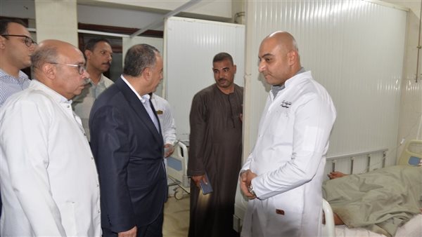 محافظ أسيوط يزور