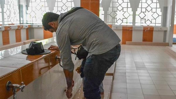 هل يجوز غسل القدمين