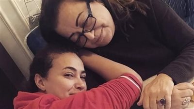 تشييع جثمان والدة الفنانة هند صبري اليوم في تونس