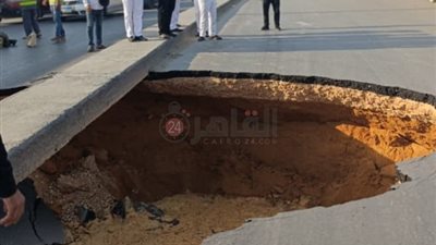 على مساحة 30 مترا.. هبوط أرضي وسط طريق الأوتوستراد بالقاهرة
