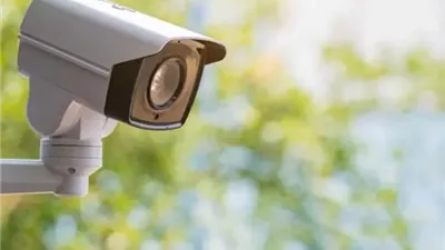 شهّر به على مواقع التواصل.. ضبط صاحب محل ملابس استقطع فيديو من كاميرا مراقبة لضابط يفحص بلاغا