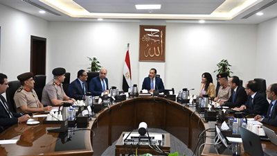 رئيس الوزراء يتابع الإجراءات التنفيذية لمشروع مبنى 4 بمطار القاهرة الدولي